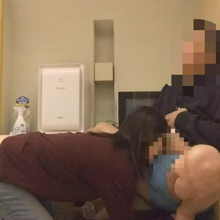ラブホで他人棒とmoussyセックスしてる様子をご覧下さい。
続き物になります。