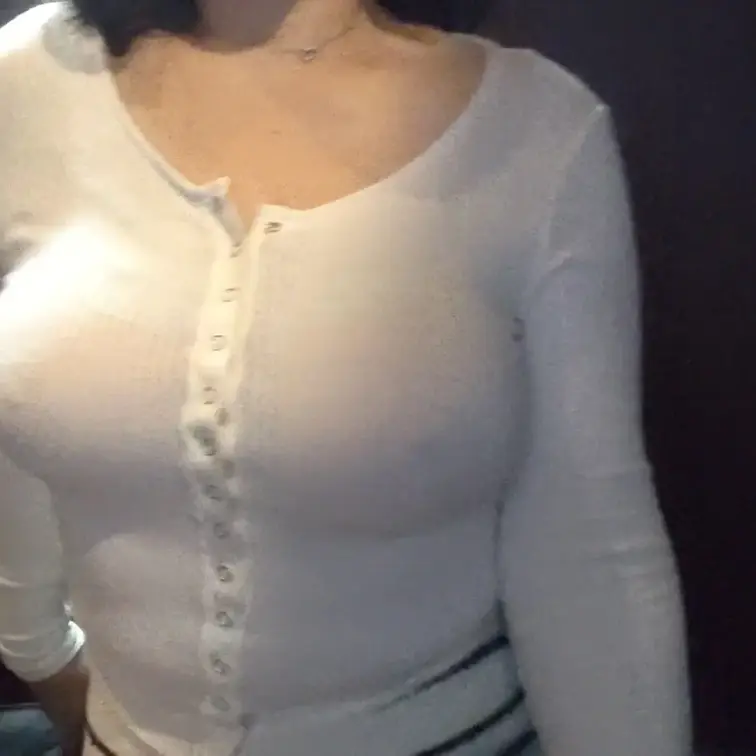 ♥️露出♥️正面、背中、横乳、下乳

飲物を取りに行きました
さすがにボタンは閉めて行きました
すれ違った人から
