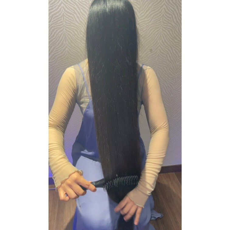 お尻までのスーパーロングヘア❣️
座った状態で貞子ブラッシングです💞
※少し白飛びしてるのでお安くなってます、ご了承