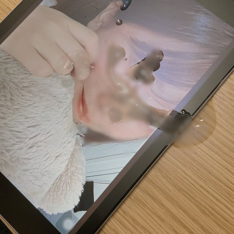 フォロワーさんに顔写真送ったら、顔射されちった🥺