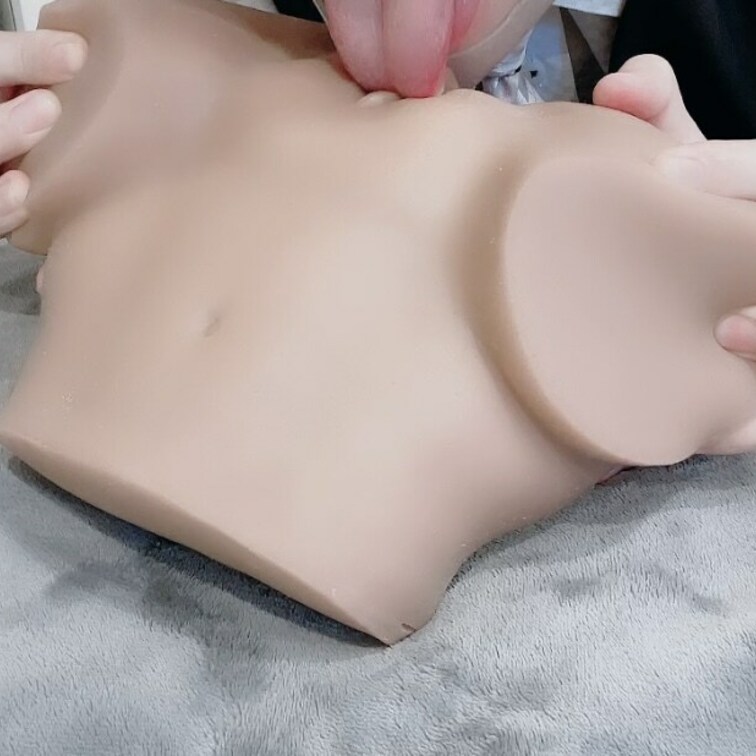 クンニしたい気分になっちゃったから撮影したよ？
いっぱい舌でクリ責めしながら○○○しちゃうね。

脚を開かせて全部