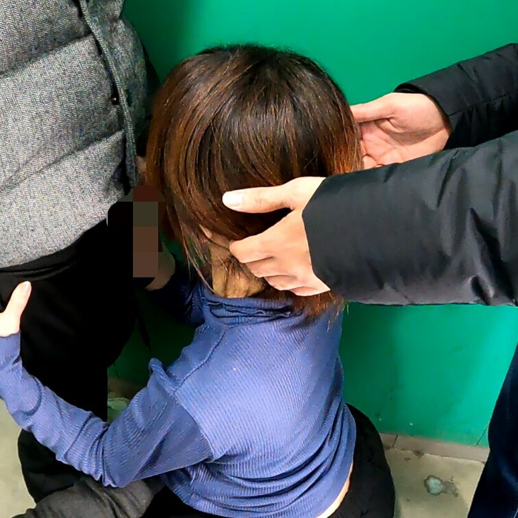 2月末にリリース予定のもう１作品。
スレンダー人妻　野外フェラ抜き４Ｐ企画の一部です。

値段は、こちらは3200