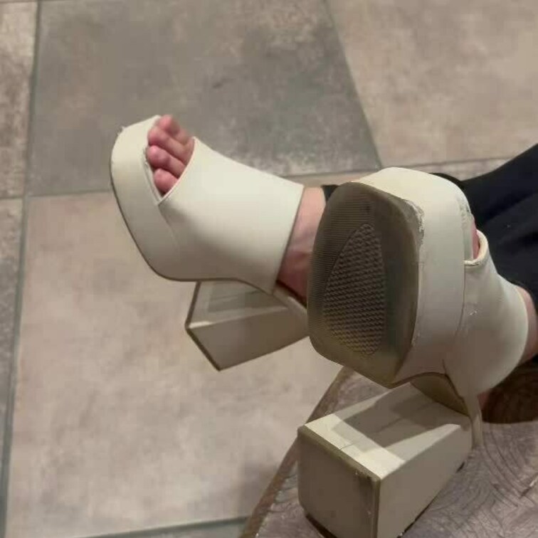 ギャルサンダル
テスト