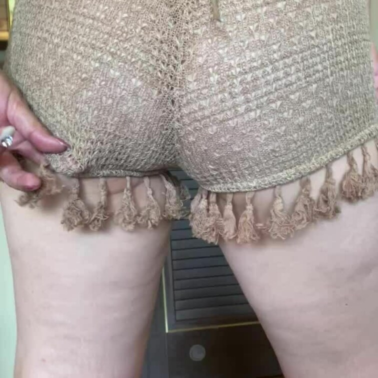 ノーパンノーブラでもやらなきゃだめだよね？　期待を裏切らないdeens妻でした