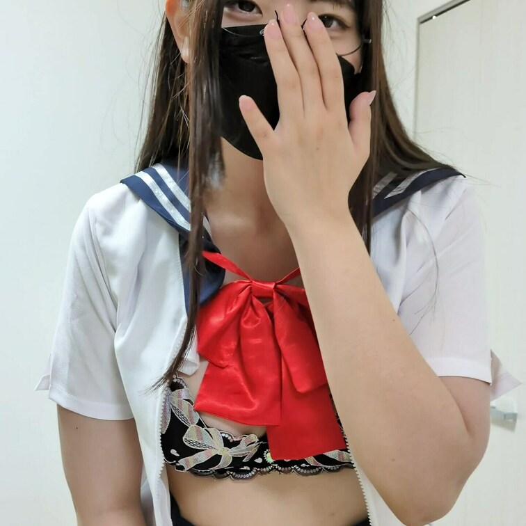 【無料動画】制服のスカートめくって腰振ったらtiktokに消された💓

これも消されちゃいました～
まあ、当たり前