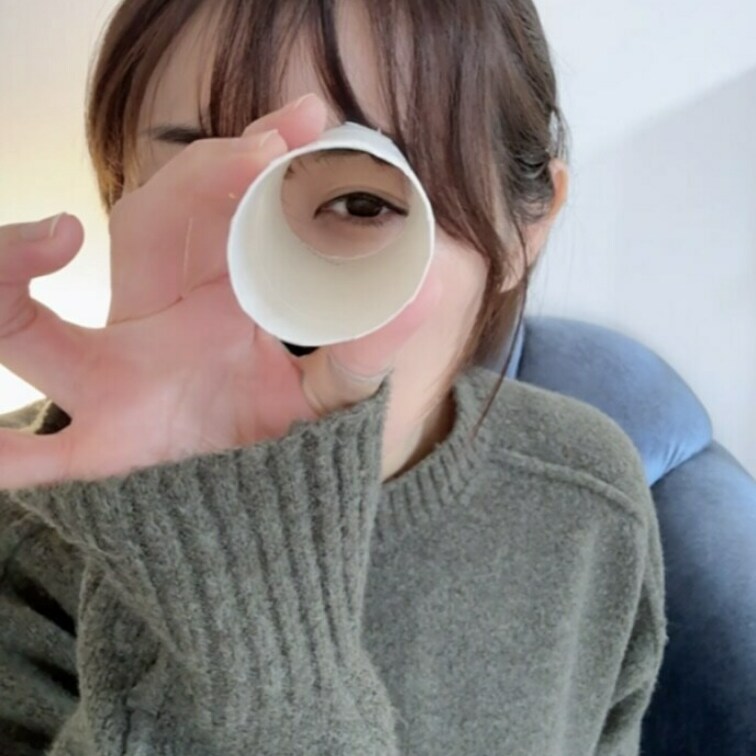 トイレットペーパーの芯って
ちょうどおちんちんの直径くらいじゃない？
と思って覗いていたらオナニーしたくなっちゃった