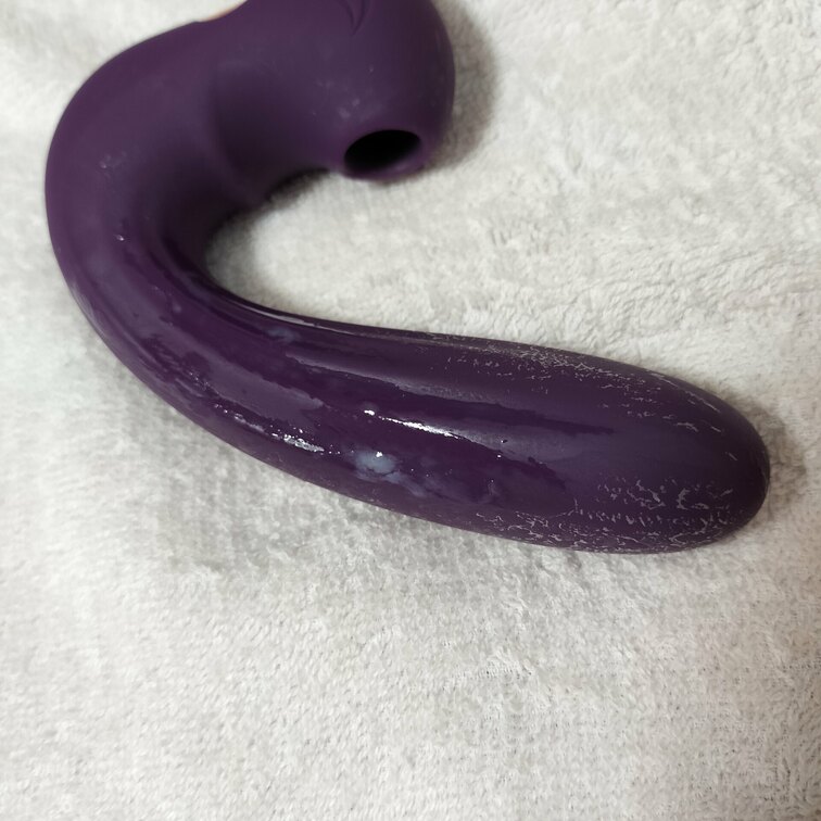 昨日の動画のむらさきディルド(〃∇〃)
白いのと愛液がべったりついてる🙈