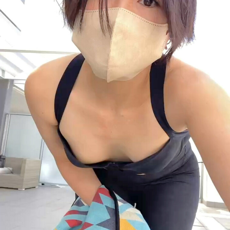 今日のは普段のストレッチしてる動画☺️
普段の姿が見たいって言われたから撮ったよー💕

いつもこんな感じでお尻の筋