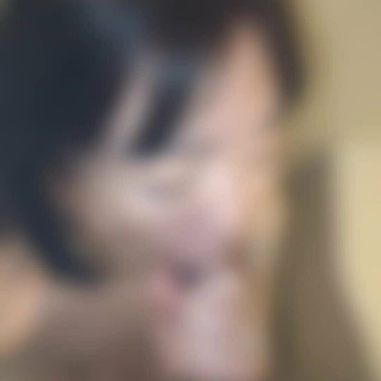 我慢できずにお風呂で顔に擦り付けながらのフェラです♥️🤤