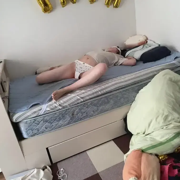 19歳の看護学生との初H。
処女喪失前に初Hで目隠しと吸うやつに襲われ可愛い声が我慢できません。