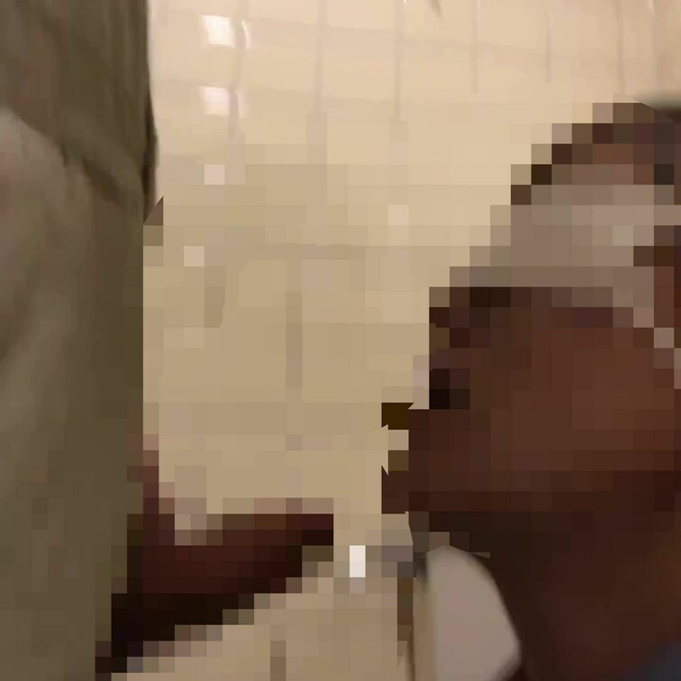 【本編】
いつだれが来るか分からない共同Toilet（便女）の入口で
マスク目隠しフェラ抜き♡
ついでに当たり前の