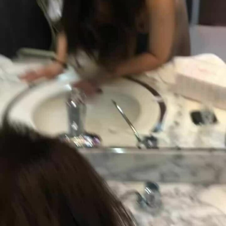 単独さんに鏡越し立ちバックでガン付きされました💕

バックダメです💕気持ち良過ぎるぅ💕
手持ち撮影なのでブラブラで