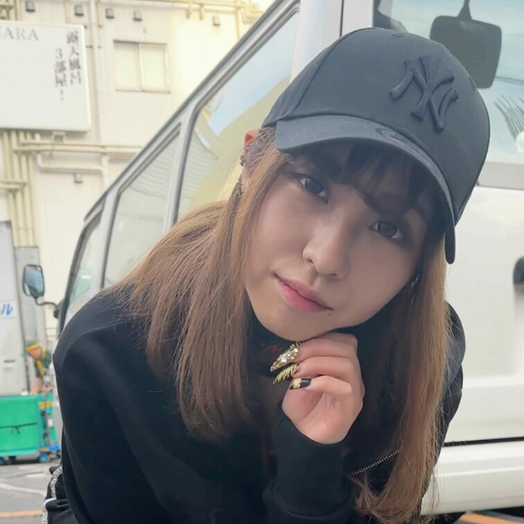 #122【MOE 23歳】
今回ストリートスナップに協力してくれたのは、黒のストリートコーデがお似合いのMOEちゃん😎