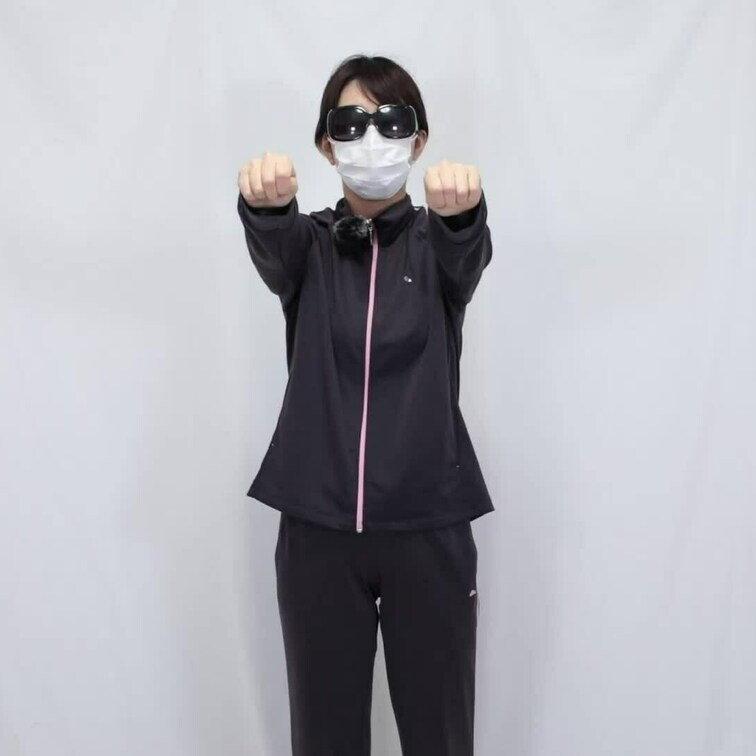 メトロノームの音に合わせて手の握力を鍛える

2分10秒