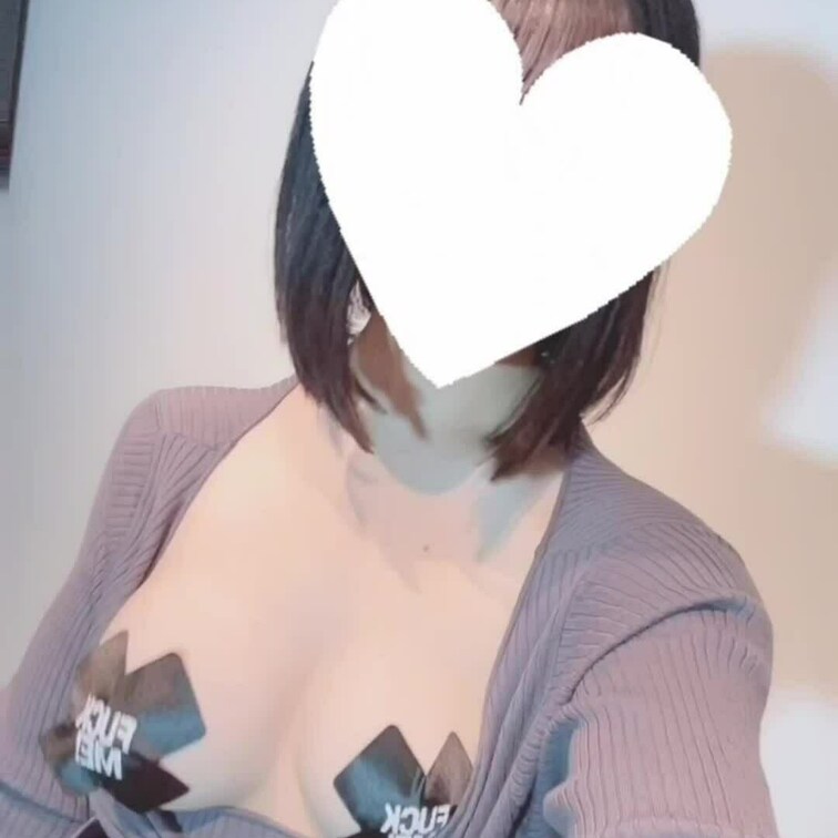 まだ誰にもさわられてもないのでニップレスの奥の色は綺麗だと思います…よかったらコメントもらえると嬉しいです♪
