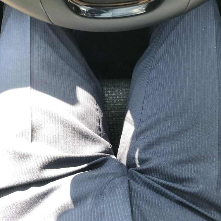 営業車の中でムラムラして撮りました！
誰にも見られてないかなぁ！？
ドキドキしちゃいました！

良かったらTwi