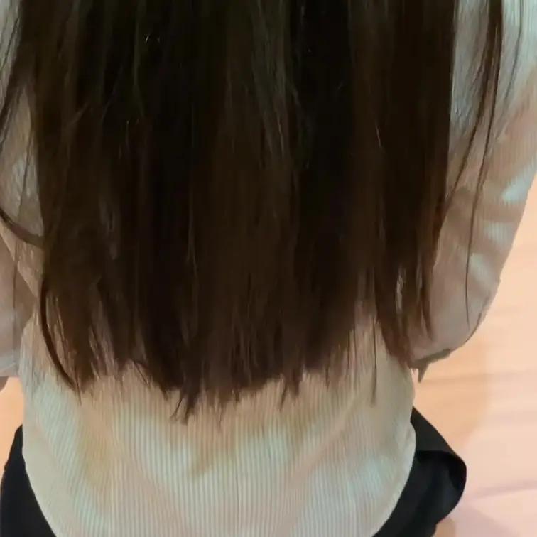 職場の同僚の自慢の黒髪ロングヘアで髪コキ髪射