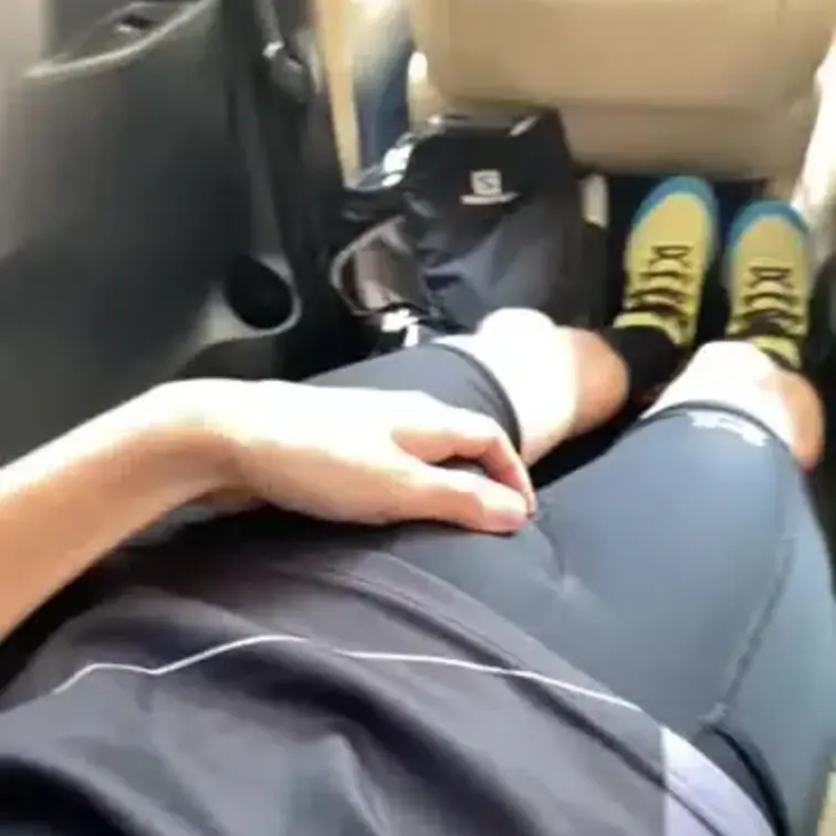 朝RUN🏃したら疲れたので、車で休憩中。