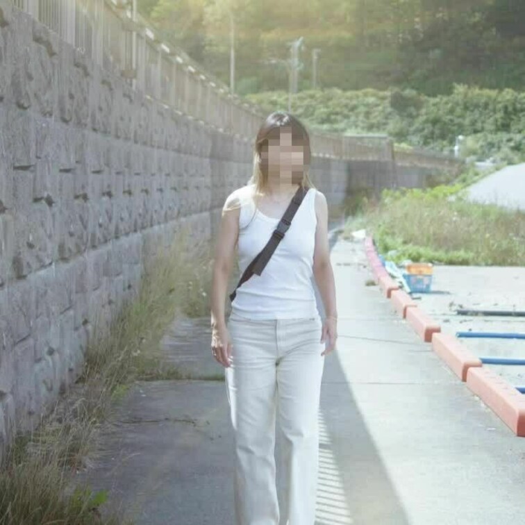 漁村の古民家を借りて撮影しました。
