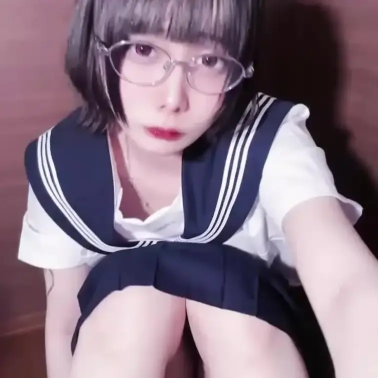 セーラーメガネっ娘どうでしか(*´˘`*)