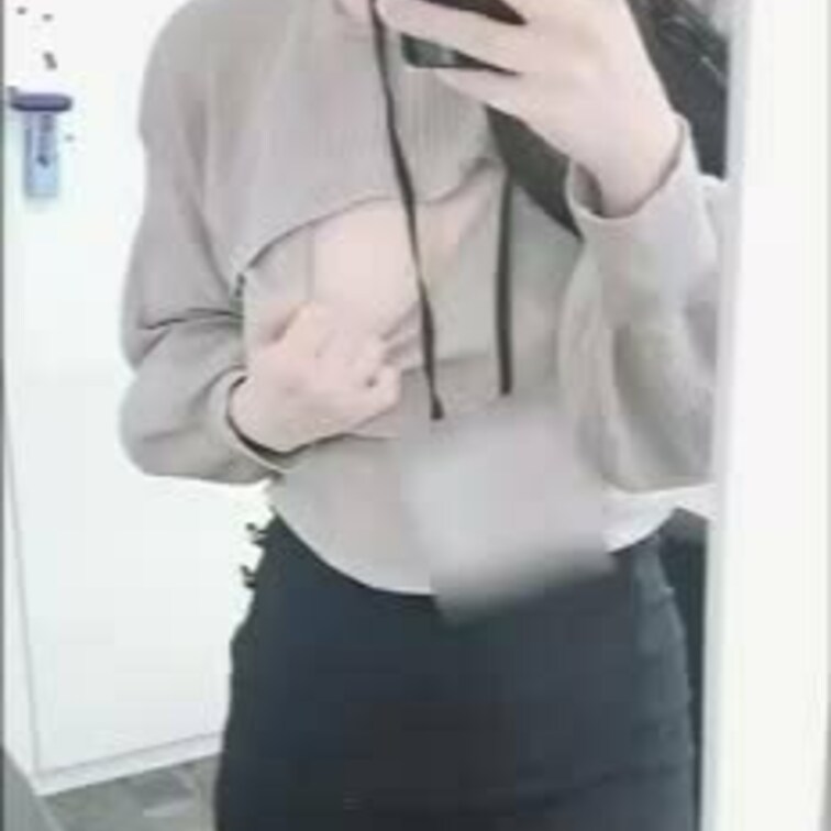オフィスでおっぱい出すところ動画にしたので見てくださいー！😸