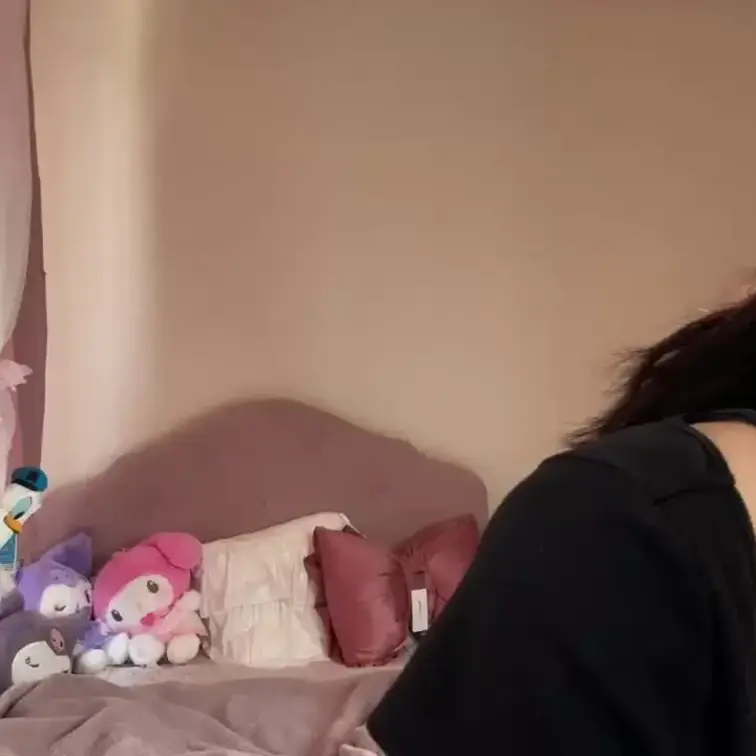 【みれい 20 歳】

みれいさんのライブ配信動画です
生ライブ配信だと、1 回の有料配信を視聴すると、おおよそ平