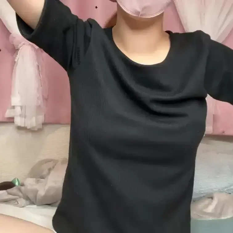 【みれい 20 歳】

みれいさんのライブ配信動画です
生ライブ配信だと、1 回の有料配信を視聴すると、おおよそ平