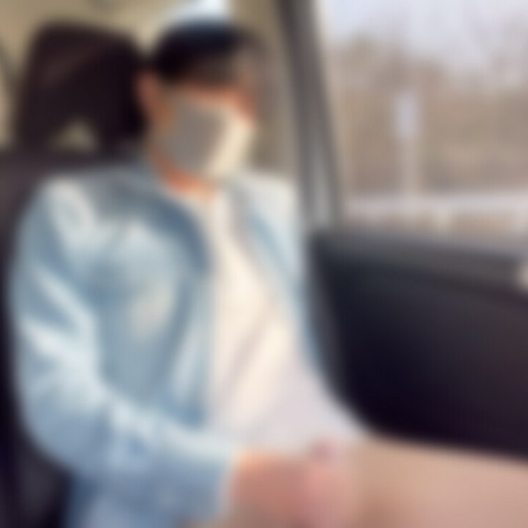 【素人/オナニー】旅行の道中で喘ぎながらオナホに中出し