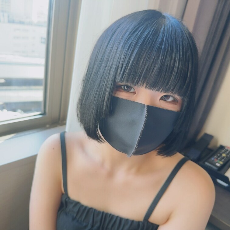 名前：めぐちゃん
年齢：19歳
職業：アミューズメントカジノのディーラー
金欠理由：洋服や靴を買うお金にあてたい