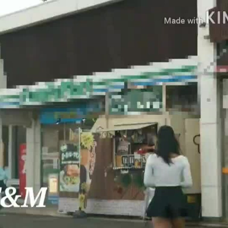 【SAでミニスカお尻チラ】
ツイートした当時に評判が良かった動画をそのままアップします。
画質や編集が粗いですがご了