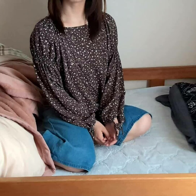 【実録】彼女が生まれ育った実家に遊びに行き、彼女が人生で一番長い時を過ごしたベットで大人の儀式(中出しセックス)をします