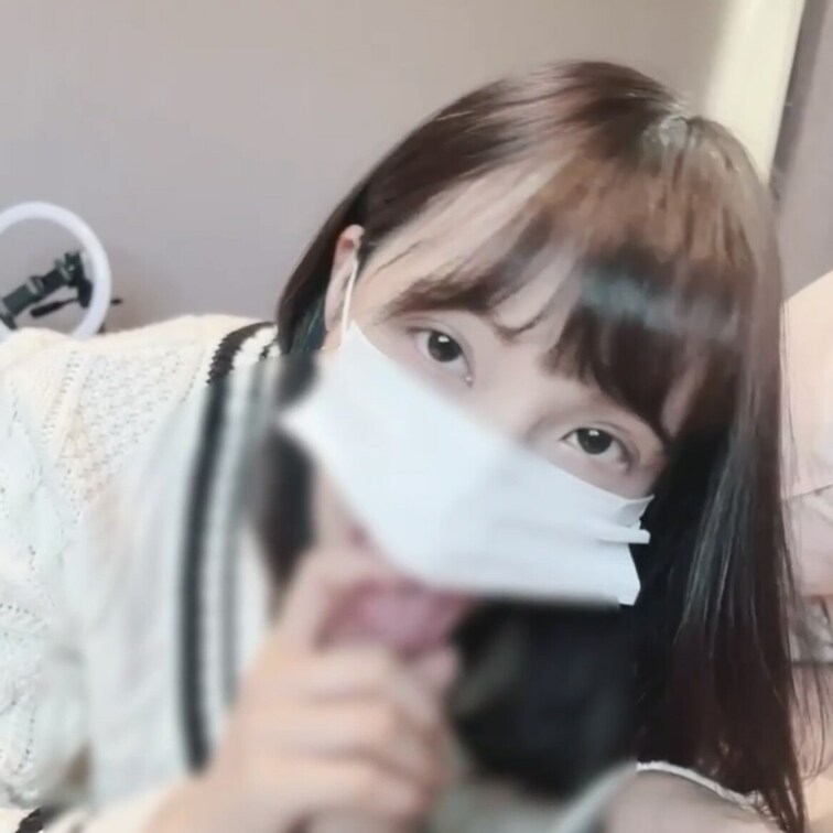 ノリで恋人感覚でフェラしてあげました🥰💕

プライベート感出てると思います💕

舌でいやらしく裏筋刺激しながらじ