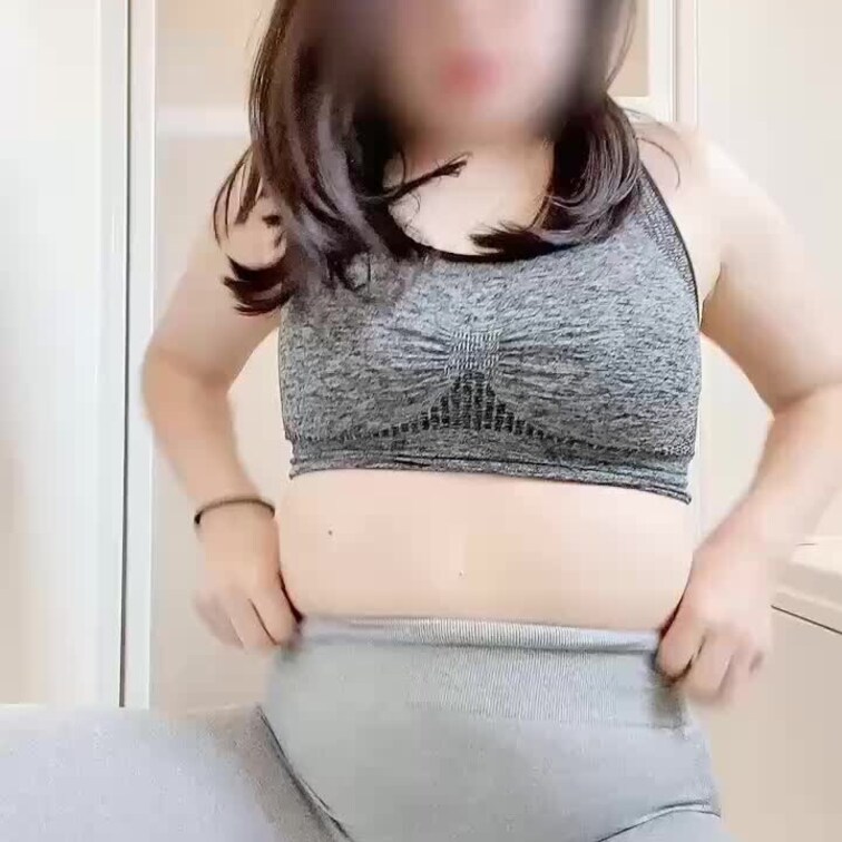 ウェアを着ておしっこ漏らしちゃった🐳♡
我慢出来ないママでごめんなさい🥺🩷