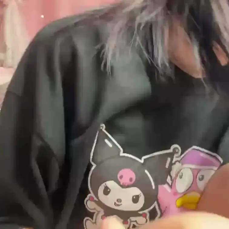 【みれい 20 歳】

みれいさんのライブ配信動画です
生ライブ配信だと、1 回の有料配信を視聴すると、おおよそ平