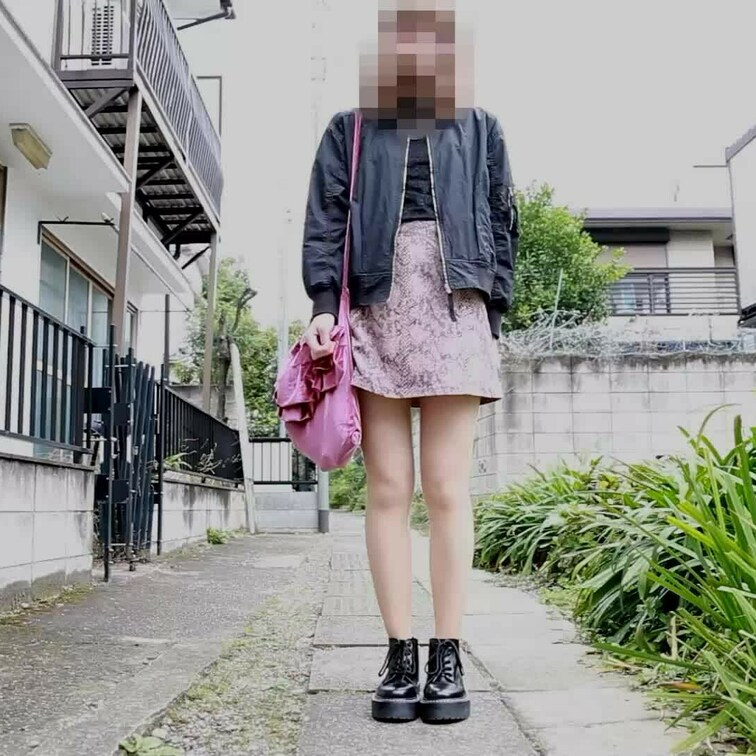 着衣と下着姿の2画面比較リクエスト作品。
20歳の美容専門学校生。
脚が綺麗で身長165㎝。

バレーボール部に