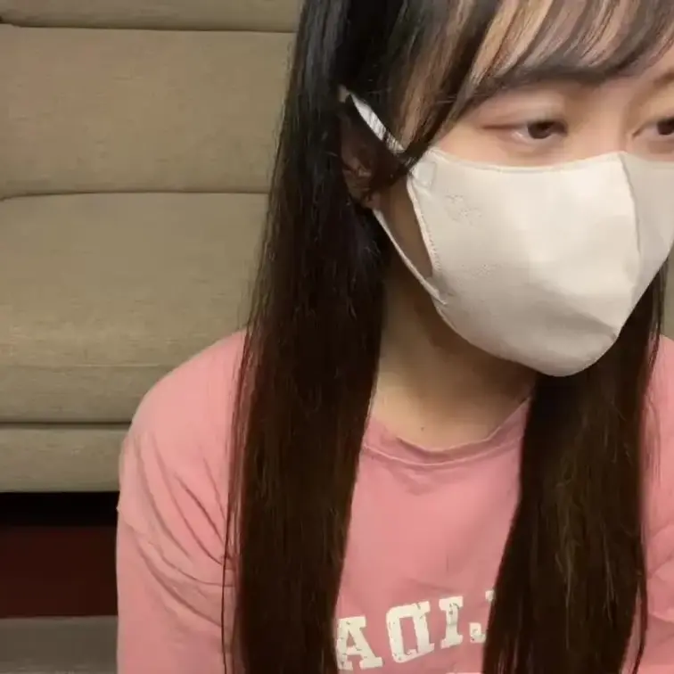 【あず 23 歳】

あずさんのライブ配信動画です
生ライブ配信だと、1 回の有料配信を視聴すると、おおよそ平均 