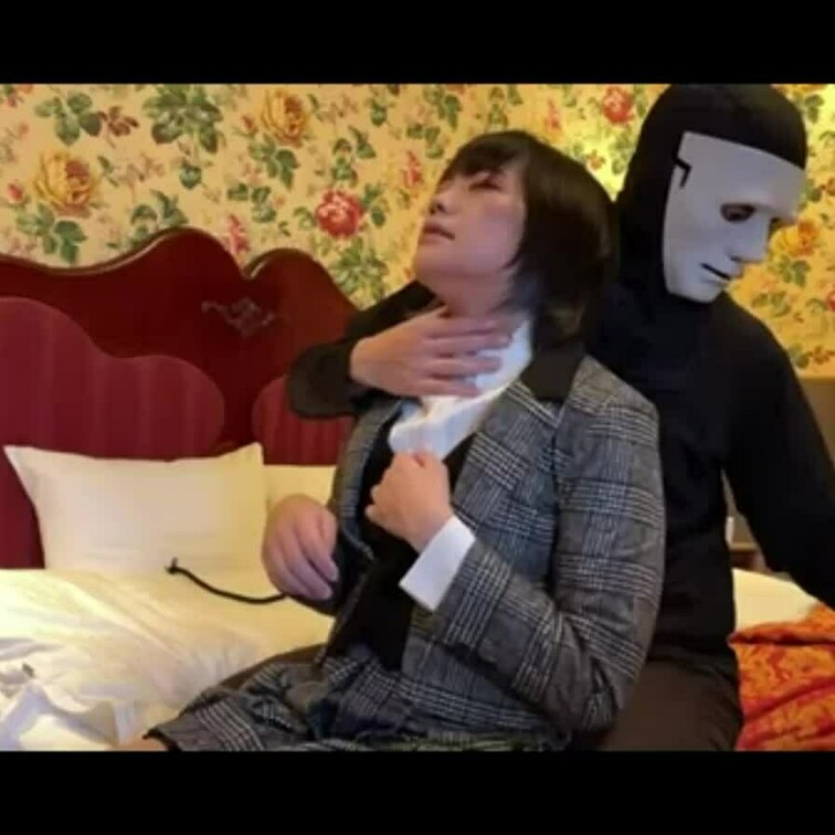 先日投稿動画からの切り抜き動画です！
締め上げられてる、女性の顔は堪らないですね

本編動画も投稿中です！