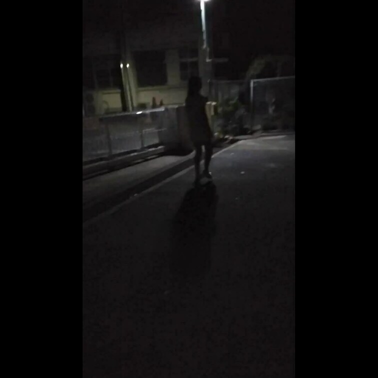 全裸前の夜のお散歩で～す(^^♪