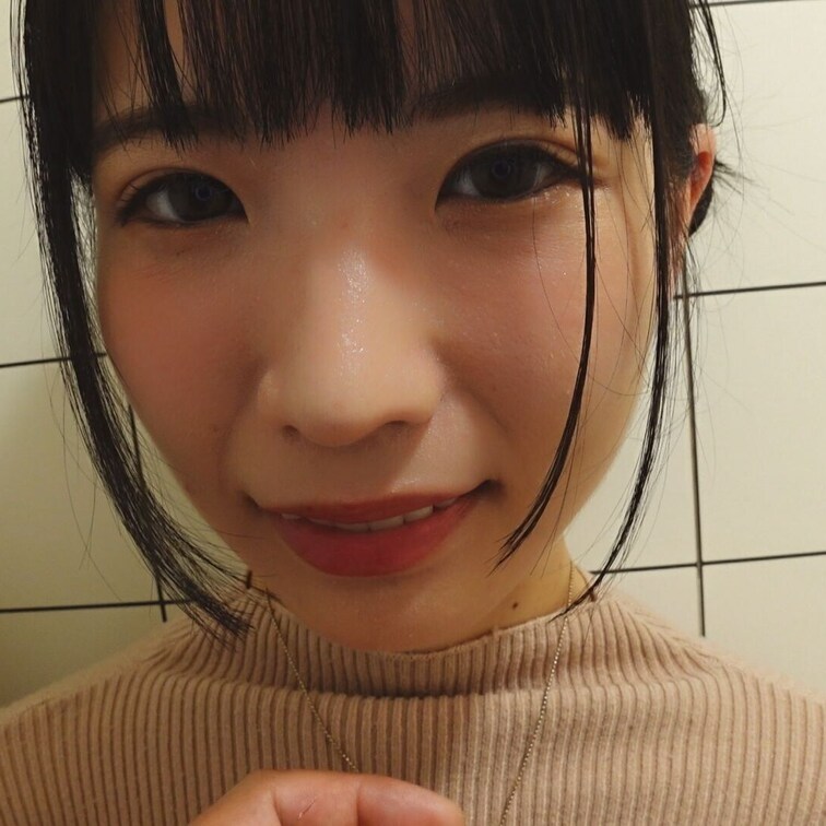 【完全顔出し】
166cm;長身だけどチッパイ
 スリーサイズ: B： 75cm(Acup) W： 53cm H： 