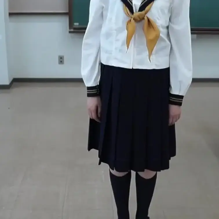 大人気の鎌西のセーラー服（夏）の詰め合わせ。ブルマお着換え、机で角オナ、引き出しから吸うやつ出して教室オナニー。