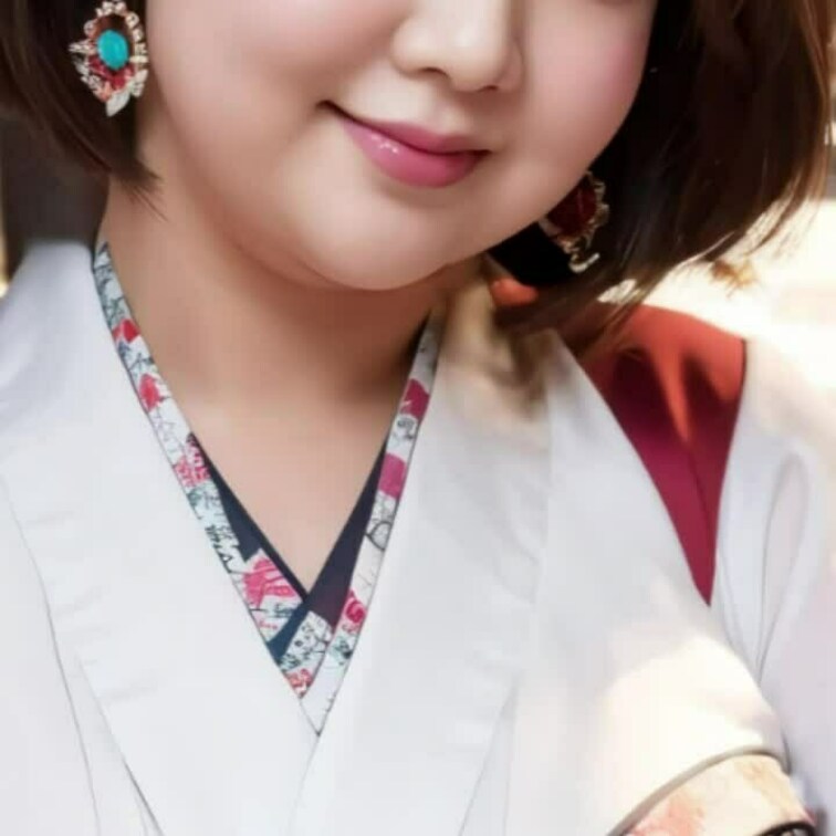 巫女さんやってました！う～ん、今も過去も人気ありましたわよ！（The shrine maiden was doing i