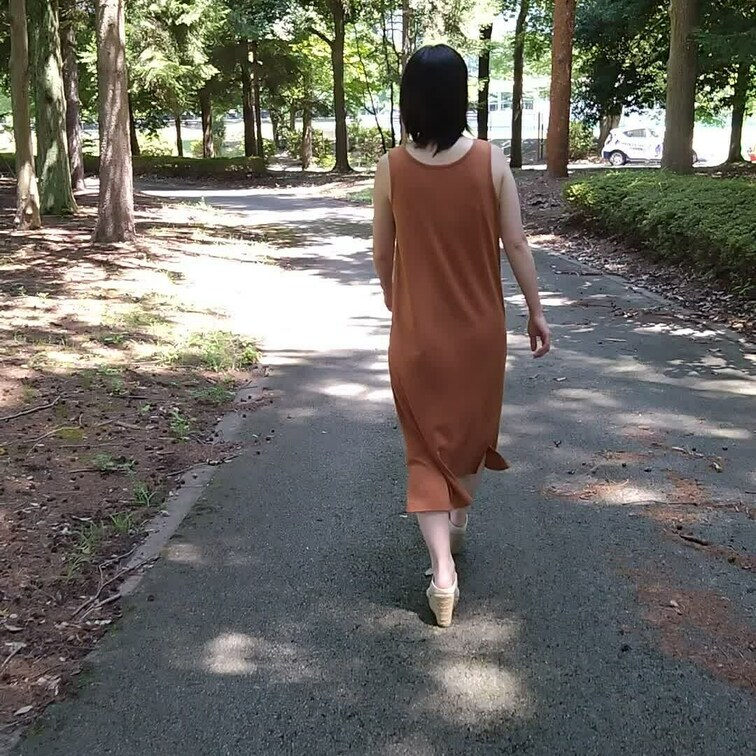 短い動画になりますがパンティラインがお好きな方やフェチな方ご覧下さい。
森林公園を散歩した時のです