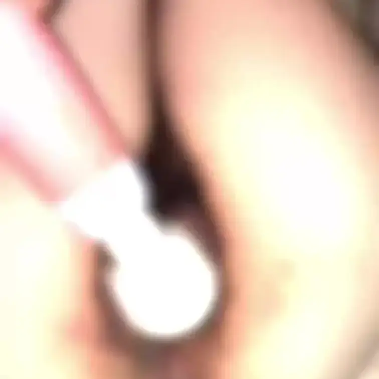 妻が大好きなおもちゃの一つです。
何度もいかせるとマン汁が溢れてヤバいです🔞
喘ぎ声を聞いてみてください。