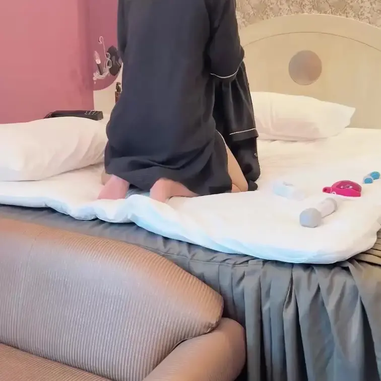 NTR日記
彼女とほぼプロのような男性と絡み…最終的には白目を剥いて絶頂！
撮影は彼氏（僕）です！