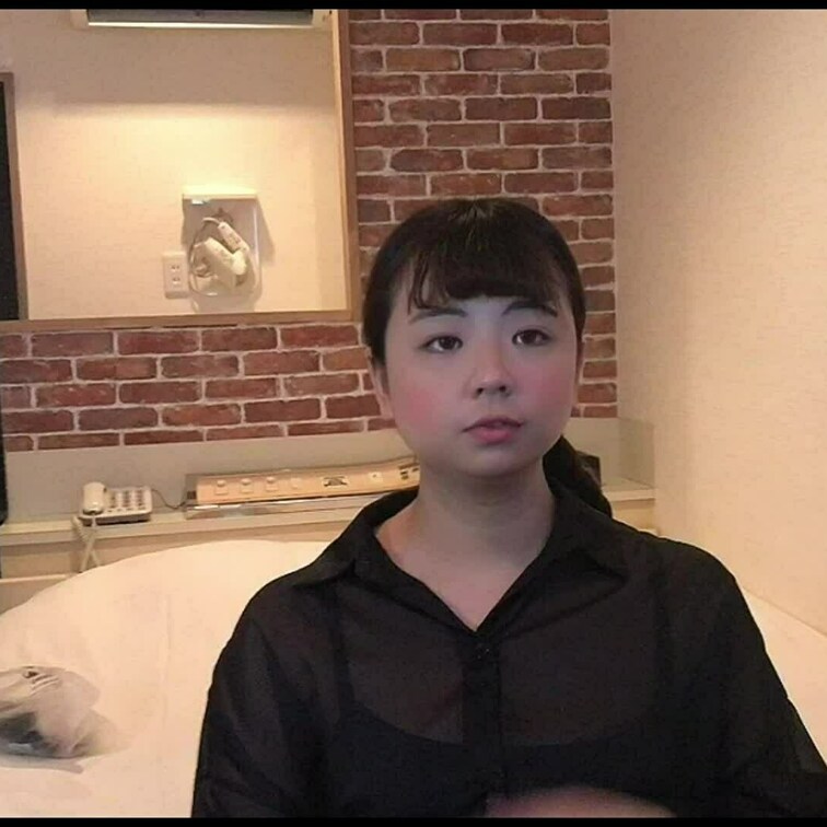 【おっぱい ぽろーん瞬間連発！】
ぽっちゃり銀行員みみさん。ビキニや溶ける衣装を着せられ何度もぽろ～んさせられてしまう