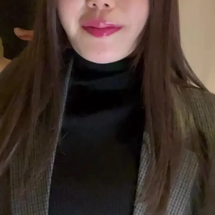 私は私服♡お前は全裸♡
自分だけ裸で可哀想〜😜乳首イタズラされたり、手で首しめられちゃったり、チン〇弄りされたり〜🩷