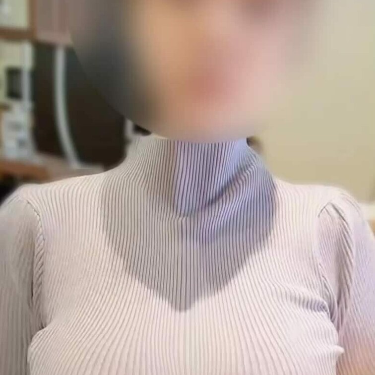 お顔ありで、乳首丸出しにする瞬間みてください〜♡