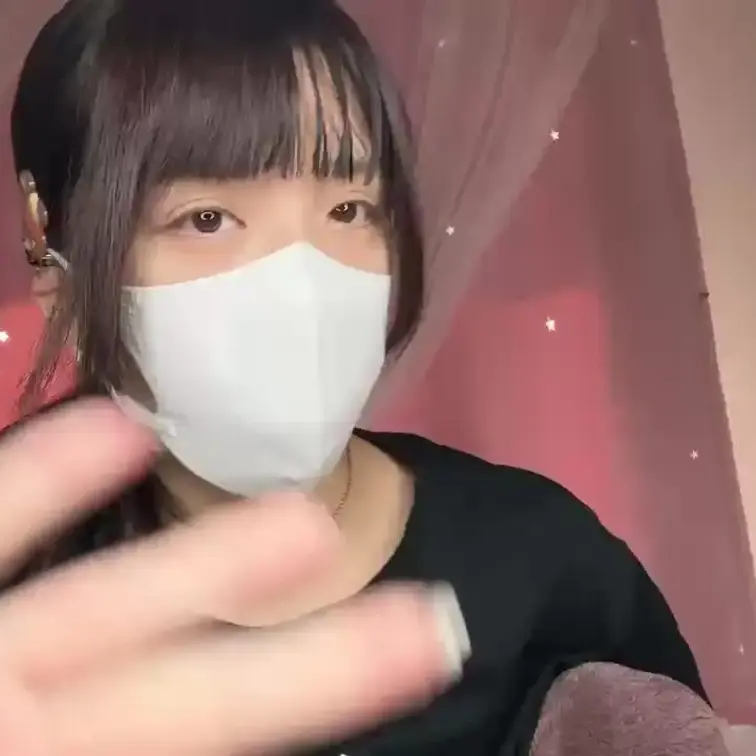 【みれい 20 歳】

みれいさんのライブ配信動画です
生ライブ配信だと、1 回の有料配信を視聴すると、おおよそ平