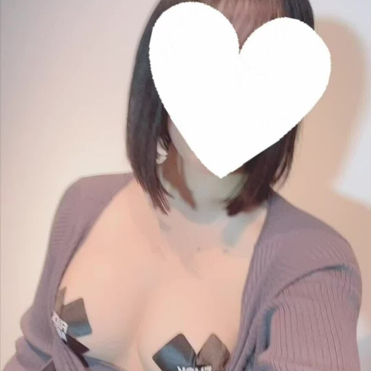 ニップレスからピンク色のお山をだしてみました…(＞人＜;)よかったらコメントくれると嬉しいです❄️