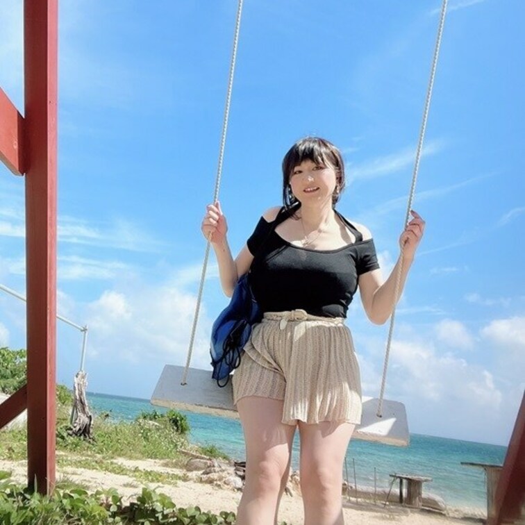 「南の島の浜辺の…ブランコ遊び」

SNS掲載用